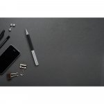 MONTREAL. Caneta esferogr&aacute;fica em metal com escrita em preto