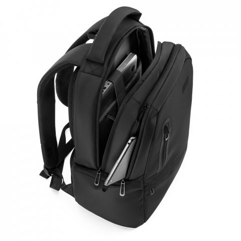 SPACIO SOLID. Mochila para computador port&aacute;til (17") em nylon 150D com 2 compartimentos acolchoados e placa para personaliza&ccedil;&atilde;o - Preto
