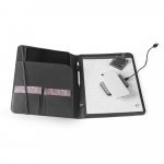 STIGGER. Pasta A4 em poli&eacute;ster 100% reciclado 300D com caderno de p&aacute;ginas pautadas - Preto