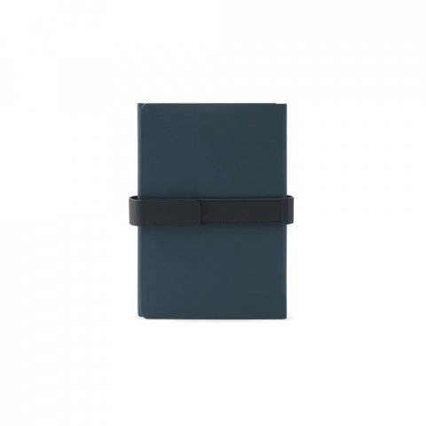 HILST. Caderno A5 com capa dura em 80% materiais reciclados (PU reciclado e poliéster reciclado) estruturado em duas partes: a primeira tem 128 páginas pautadas e a segunda 128 páginas lisas - Azul