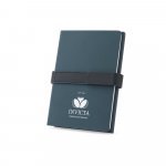 HILST. Caderno A5 com capa dura em 80% materiais reciclados (PU reciclado e poliéster reciclado) estruturado em duas partes: a primeira tem 128 páginas pautadas e a segunda 128 páginas lisas - Azul