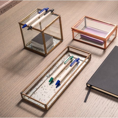 MILINK. Caneta esferogr&aacute;fica produzida atrav&eacute;s de pacotes de leite reciclado com escrita em azul