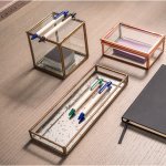 MILINK. Caneta esferogr&aacute;fica produzida atrav&eacute;s de pacotes de leite reciclado com escrita em azul