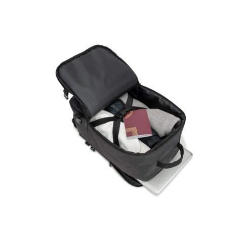 CIES. Mochila desenvolvida para cumprir as dimens&otilde;es exigidas pelas companhias a&eacute;reas em poli&eacute;ster reciclado 600D de alta densidade com acabamento repelente &agrave; &aacute;gua (20 L) - Cinza escuro