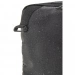 CIES. Mochila desenvolvida para cumprir as dimens&otilde;es exigidas pelas companhias a&eacute;reas em poli&eacute;ster reciclado 600D de alta densidade com acabamento repelente &agrave; &aacute;gua (20 L) - Cinza escuro