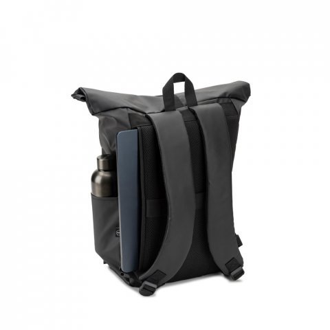 OSASCO BPACK. Mochila "Roll top" (14") em poli&eacute;ster reciclado 600D de alta densidade com revestimento resistente &agrave; &aacute;gua (20 L) - Preto