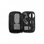 NEWCASTLE BAG. Bolsa organizadora em poliéster reciclado 600D de alta densidade com compartimento principal espaçoso para acessórios tecnológicos - Azul