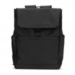 AZORES BAG. Mochila para computador port&aacute;til (16") em PU, com pala que cobre todos os compartimentos - Preto