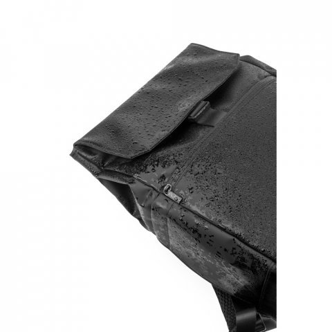 AZORES BAG. Mochila para computador port&aacute;til (16") em PU, com pala que cobre todos os compartimentos - Preto