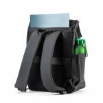AZORES BAG. Mochila para computador port&aacute;til (16") em PU, com pala que cobre todos os compartimentos - Preto