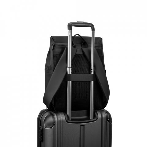 AZORES BAG. Mochila para computador port&aacute;til (16") em PU, com pala que cobre todos os compartimentos - Preto
