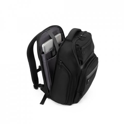 WILMINGTON. Mochila para notebook (17.3") com compartimento para organizar e transportar roupas em viagens (24L) - Preto