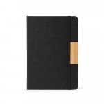HOMERO. Conjunto composto por um caderno A5 de capa r&iacute;gida e uma caneta esferogr&aacute;fica em bambu - Preto