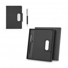 GARRETT. Conjunto composto por 1 caneta esferogr&aacute;fica e 1 caderno, em PU e a&ccedil;o inox
