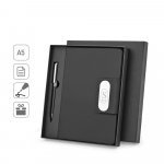 GARRETT. Conjunto composto por 1 caneta esferogr&aacute;fica e 1 caderno, em PU e a&ccedil;o inox