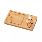WOODS. T&aacute;bua de queijos em bambu com 2 utens&iacute;lios em bambu e a&ccedil;o inox - Natural