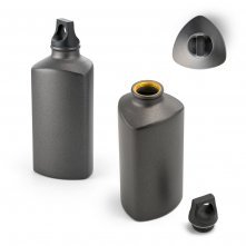 SLATER. Squeeze em alum&iacute;nio com formato triangular (570 mL)