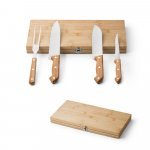 KOERPER. Kit churrasco em caixa bambu com 4 utens&iacute;lios em a&ccedil;o inox e bambu
