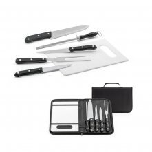 BOTALY. Kit churrasco em estojo de nylon 210D com tábua em PP e 5 utensílios em aço inox e PP