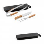GARLIC. Kit churrasco em estojo de 210D com 3 utens&iacute;lios em a&ccedil;o inox e madeira de Seringueira