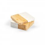 MARBOO CUP. Conjunto de 4 porta copos em m&aacute;rmore e bambu em formato quadrado - Natural
