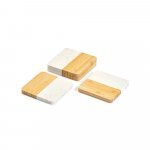 MARBOO CUP. Conjunto de 4 porta copos em m&aacute;rmore e bambu em formato quadrado - Natural