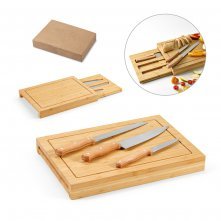 MUGWORT. Conjunto de t&aacute;buas em bambu com 3 facas inclusas
