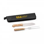 LOVAGE. Kit churrasco com estojo em 210D com 2 utens&iacute;lios em a&ccedil;o inox e cabos em madeira - Preto