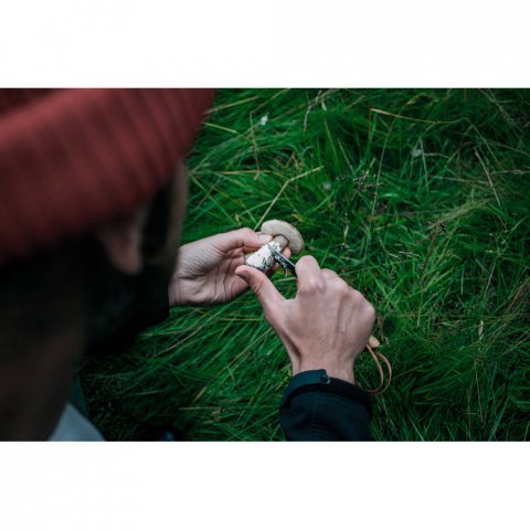 RANGER. Canivete com l&acirc;mina met&aacute;lica em a&ccedil;o inox e cabo em bambu