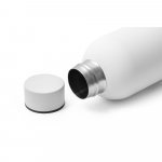 ODIN. Garrafa t&eacute;rmica em a&ccedil;o inox 36% reciclado de parede dupla isolada a v&aacute;cuo (550 mL) - Branco