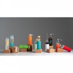 RAISE. Squeeze em vidro e tampa em a&ccedil;o inox com al&ccedil;a (520 mL)