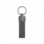 VAUGHN. Conjunto composto por um porta-cart&otilde;es e chaveiro, ambos em metal e poli&eacute;ster 30% reciclado - Cinza escuro