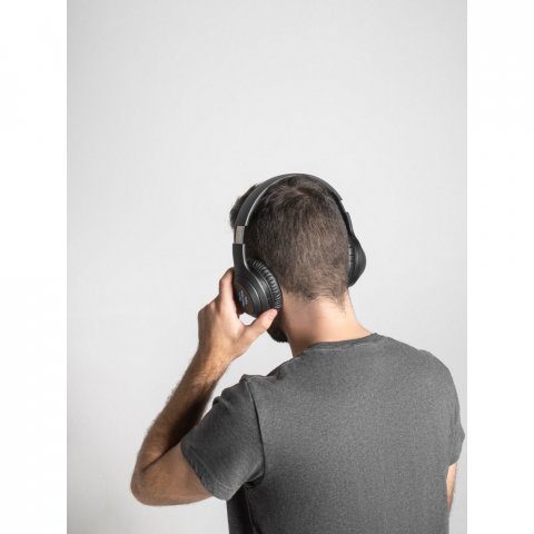 BETTENCOURT. Fone de ouvido wireless dobr&aacute;veis com ANC e autonomia de 15h, em ABS 100% reciclado - Preto