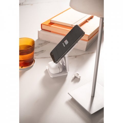 BROGLIE. Carregador magn&eacute;tico por indu&ccedil;&atilde;o super-r&aacute;pido (wireless), dobr&aacute;vel, que permite carregar tr&ecirc;s dispositivos simultaneamente, em ABS 100% reciclado