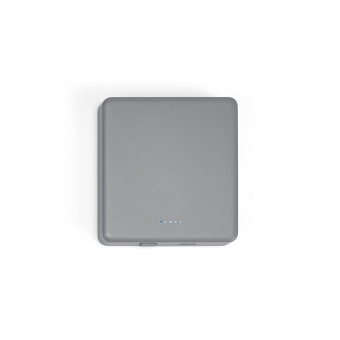 SMOOT 5. Bateria port&aacute;til com carregador por indu&ccedil;&atilde;o em ABS 100% reciclado, acabamento em mate e capacidade de 5.000 mAh - Cromado