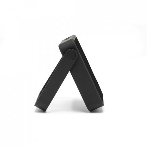 DIPSTER. Coluna port&aacute;til com prote&ccedil;&atilde;o &agrave; prova d'&aacute;gua (IPX7) e autonomia de 11h (1.800 mAh), em ABS 100% reciclado - Preto