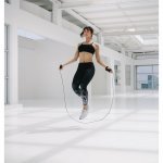 BRADY. Conjunto fitness composto por el&aacute;stico e corda de pular