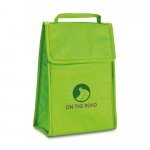 OSAKA. Cooler. Bolsa t&eacute;rmica dobr&aacute;vel em non-woven (80 g/m&sup2;) com fecho aderente 3 L - Verde claro