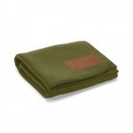 COZY. Manta em tecido polar, 100% poli&eacute;ster reciclado (100% rPET) (140 g/m&sup2;) - Verde tropa