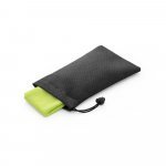 BERNAL. Toalha esportiva refrescante em poli&eacute;ster 100% reciclado com bolsa em non-woven - Verde claro